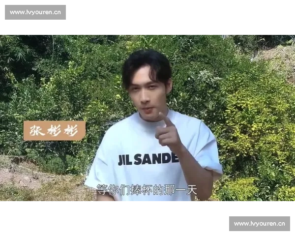 《电竞明星选手的成长与挑战揭秘：从新秀到巅峰的奋斗之路》